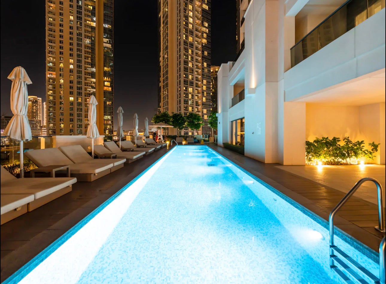 DXB Burj Khalifa (Special offer 2 nights for the price of 1 🇦🇪)