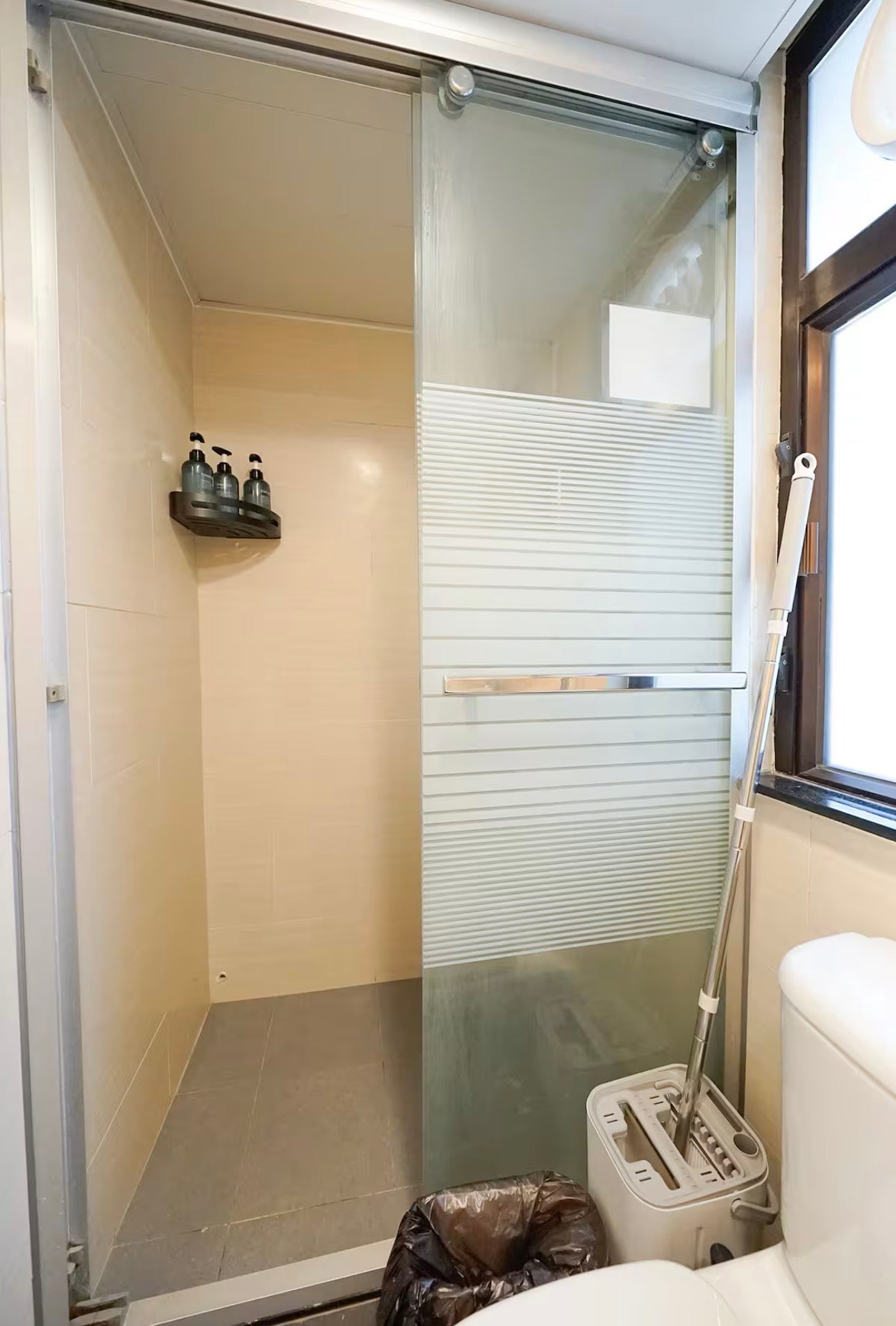 Wan Chai Holiday Home (10 Days Package, Hong Kong 🇭🇰)