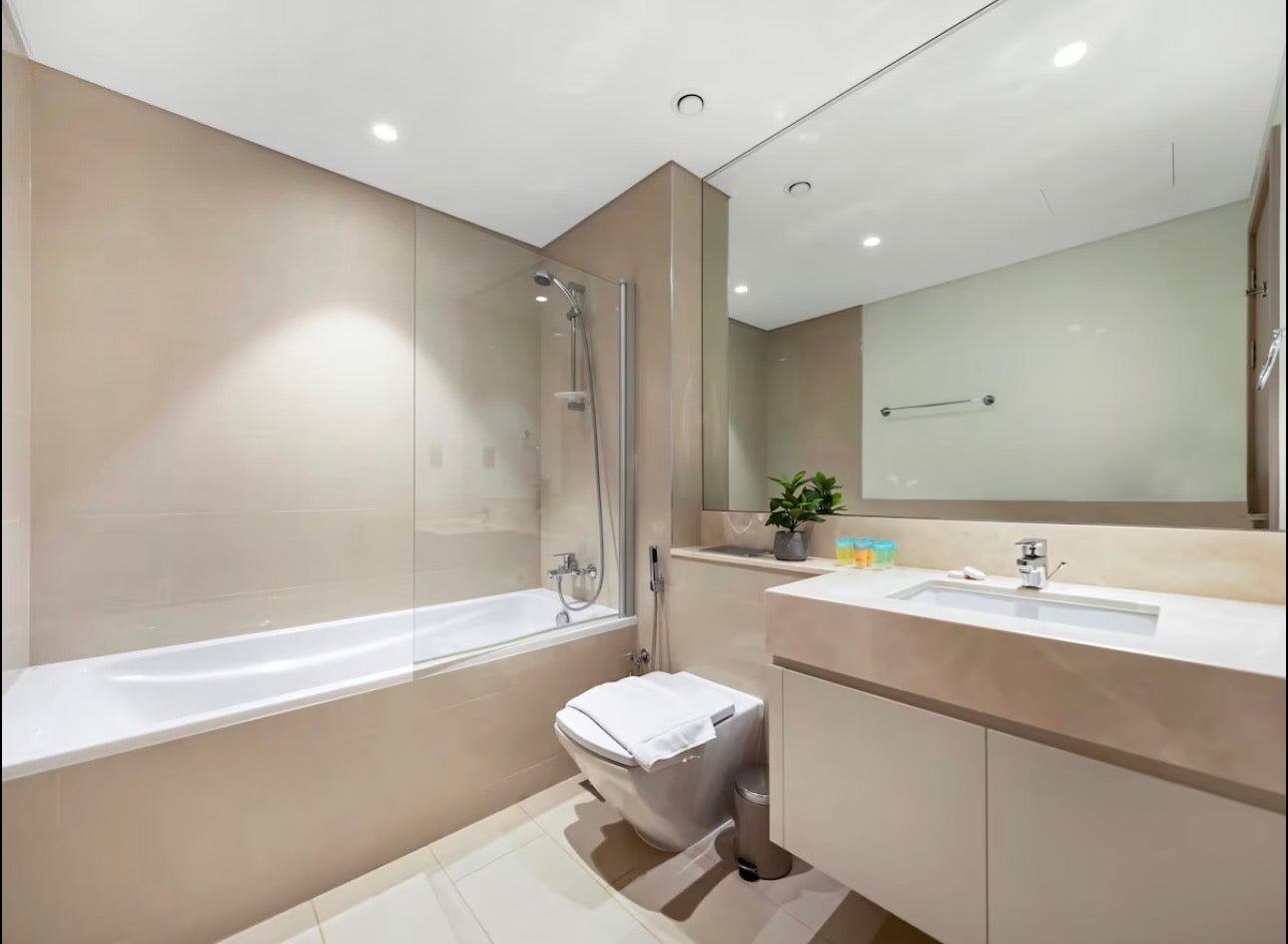 DXB Burj Khalifa (Special offer 2 nights for the price of 1 🇦🇪)