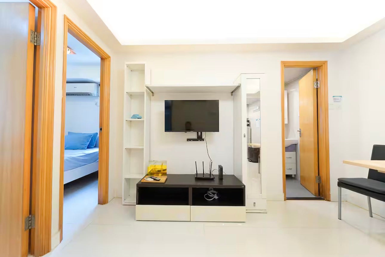 Wan Chai Holiday Home (10 Days Package, Hong Kong 🇭🇰)