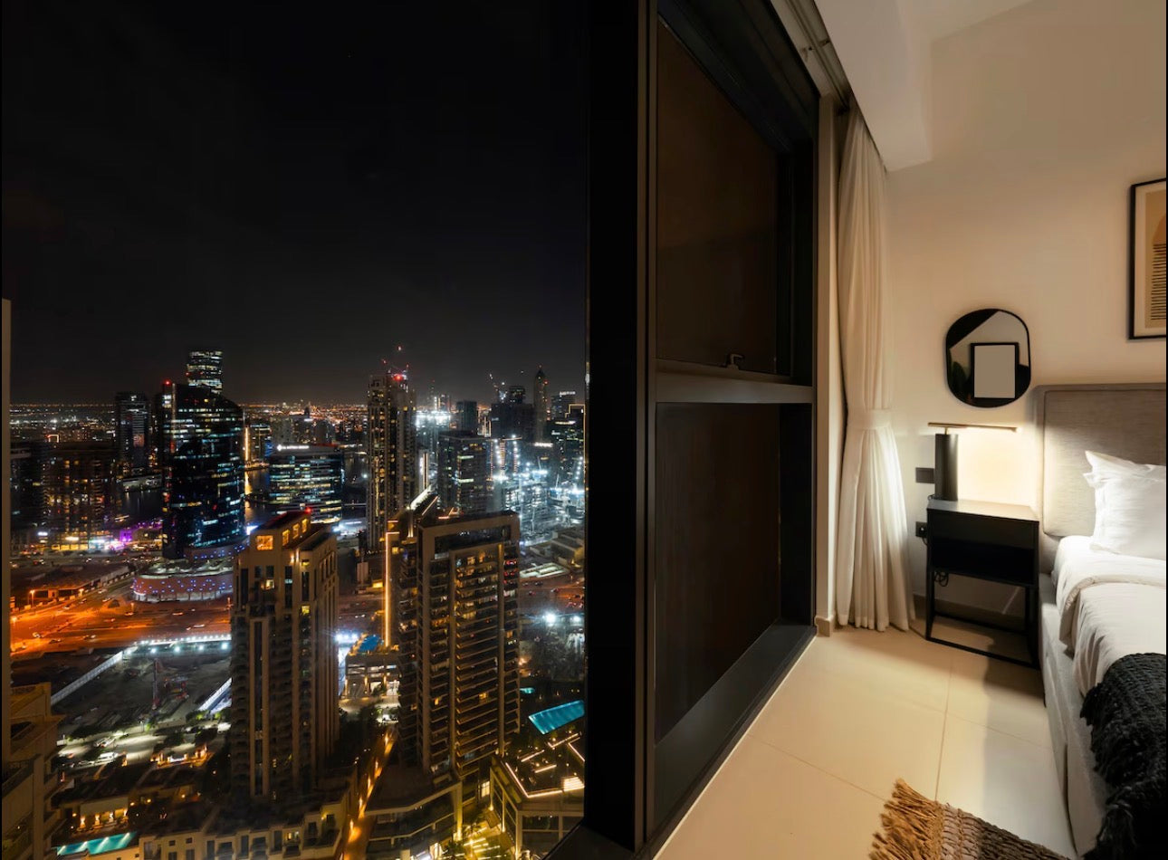 DXB Burj Khalifa (Special offer 2 nights for the price of 1 🇦🇪)