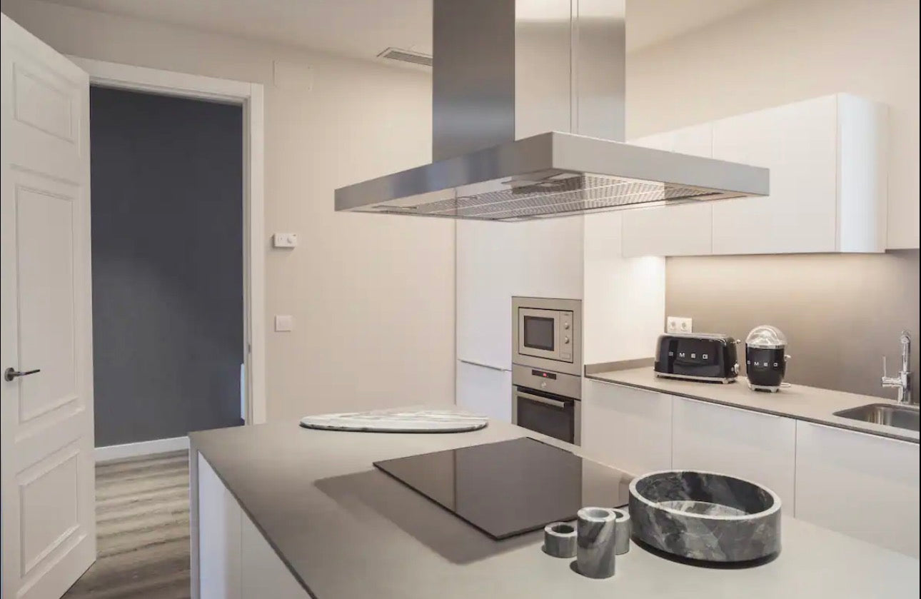 Gaùdi Building (Barcelona Weekly package) 🇪🇸