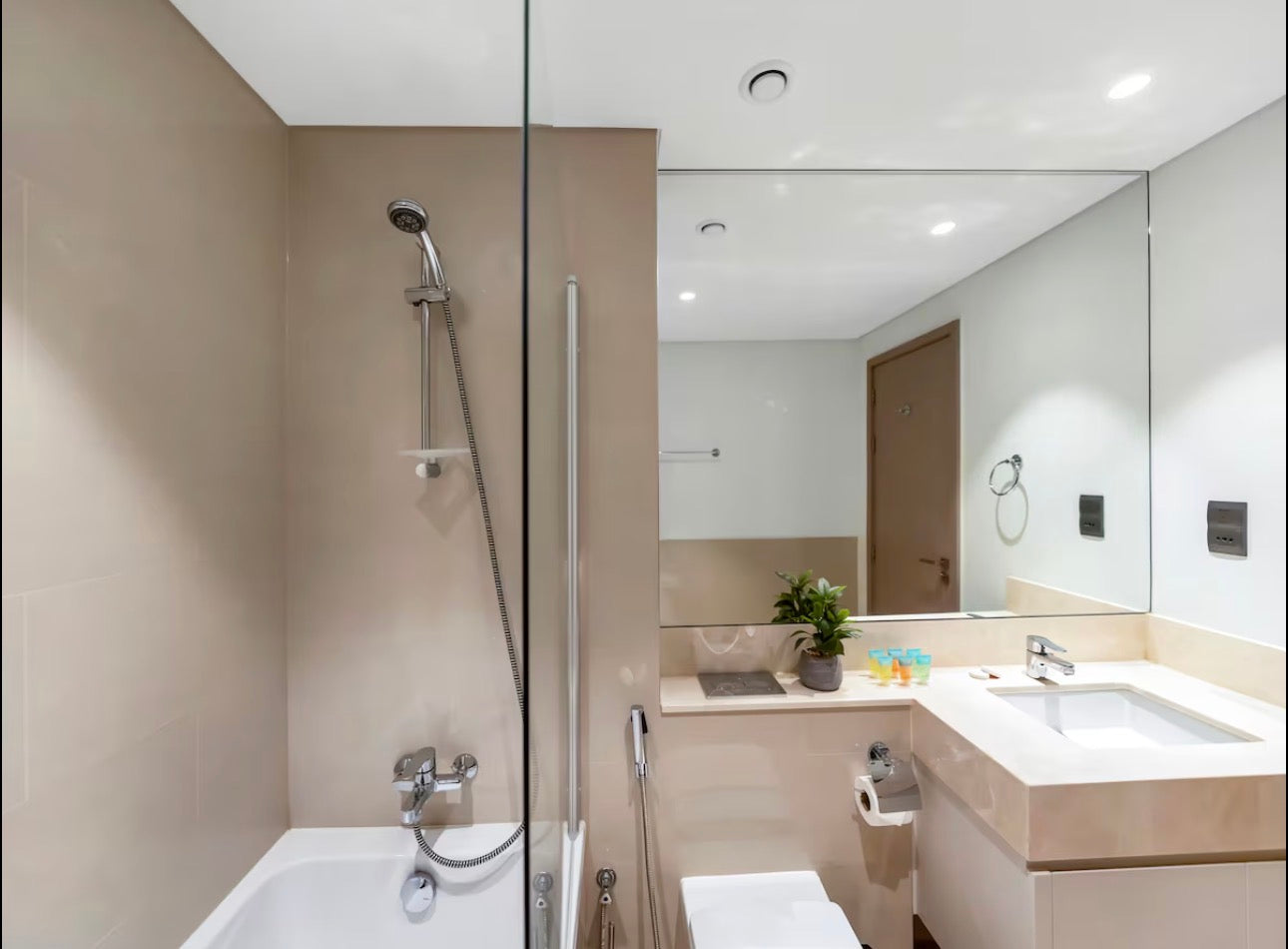 DXB Burj Khalifa (Special offer 2 nights for the price of 1 🇦🇪)